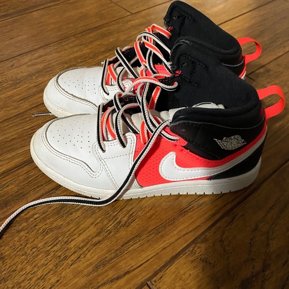 Boys Jordan Shoes - Picture 1 of 1